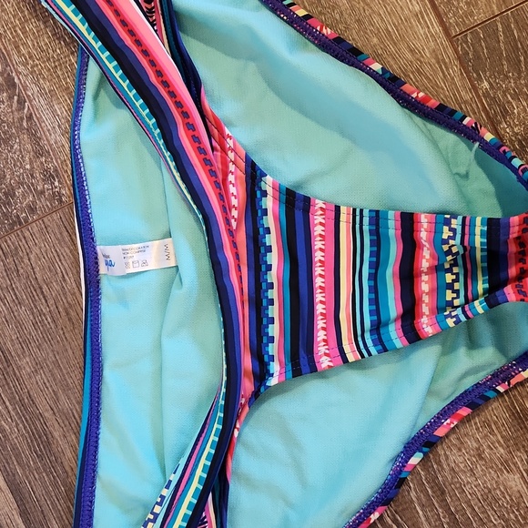 Colourful striped bikini - Picture 2 of 6